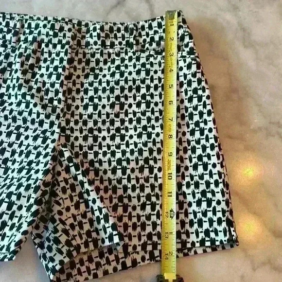 White House Black Market Abstract Print Shorts - Picture 14 of 15